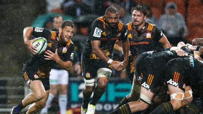 Tawera Kerr-Barlow of the Chiefs breaks away from a scrum.