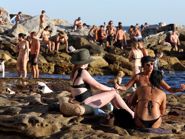 Beachgoers are seen at Bondi Beach despite the threat of Coronavirus (COVID-19) in Sydney, Friday, March 20, 2020. (AAP Image/John Fotiadis) NO ARCHIVING