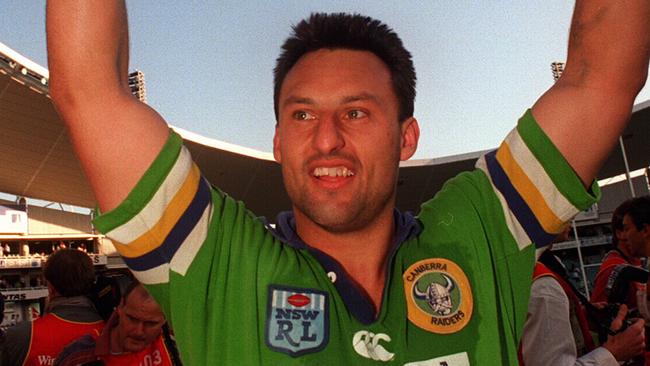 Canberra Raiders player Laurie Daley raises his arms in victory after his team's win over Canterbury Bulldogs in the 1994 RL grand final at the SFS in Sydney, 25/09/1994.