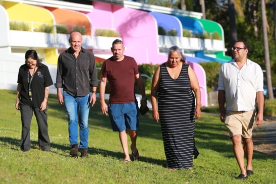 Gary Jubelin discusses racism with the families of the three children who were murdered in Bowraville.