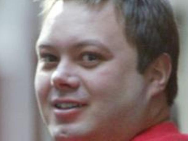 17/06/2004 LIBRARY: Carl Williams is lead from Melbourne Supreme Court after drug trafficking hearing. Victoria. Crime. Drugs.