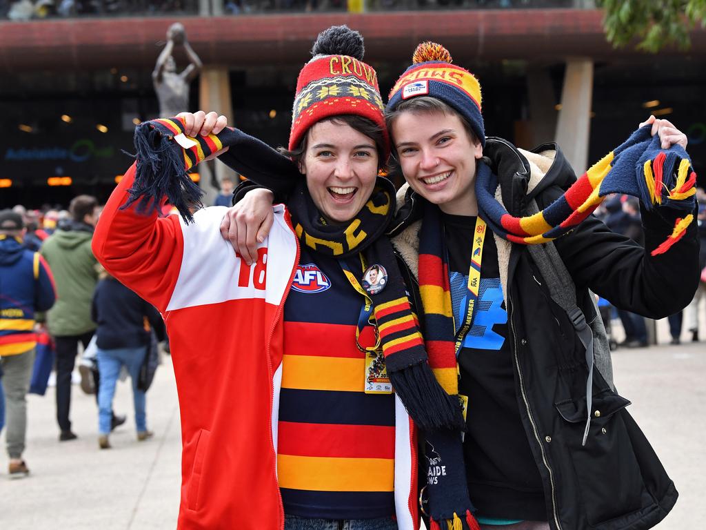 Holly Nicholls of Parkside and Darcy Mounkley of Eden Hills. Picture: Tom Huntley