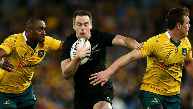 Ben Smith has re-signed with New Zealand rugby through to 2020.