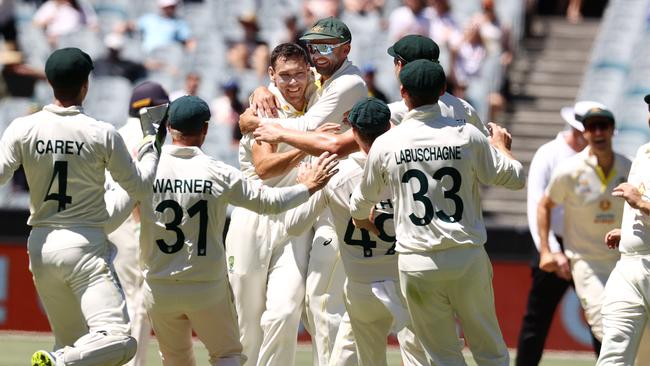 MELBOURNE.  28/12/2021. CRICKET.  Day 23of the Boxing Day Test at the MCG .   Scott Boland enjoys a 2nd innings wicket with teammates      ...  Photo by Michael Klein.