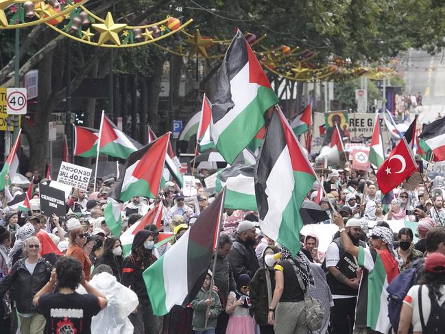 MELBOURNE, AUSTRALIA-NewsWire Photos 21 JANUARY, 2024:   PALESTINE RALLY Palestine supporters gather at the State Library at 12pm on Sunday to protest the sacking of Antoinette Lattouf by the ABC. Picture : NCA NewsWire / Valeriu Campan