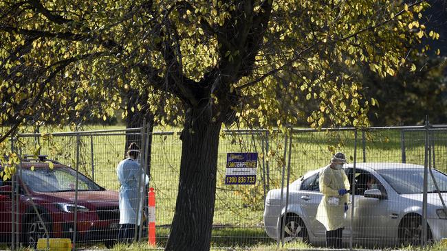 People queue for a Covid test at Albert Park Lake, Melbourne. Picture: NCA NewsWire / Andrew Henshaw