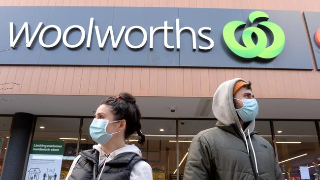 Woolworths has encouraged its staff and customers in NSW, Queensland and the ACT to wear a mask. Picture: NCA NewsWire / Andrew Henshaw