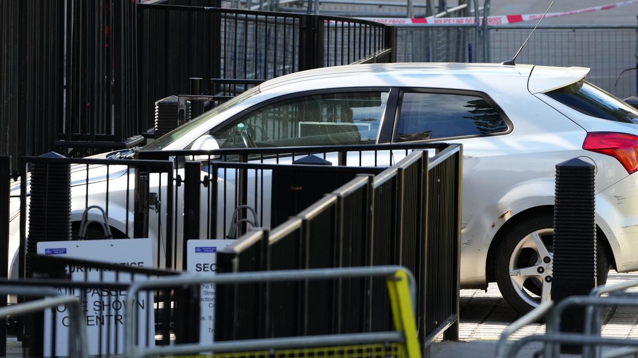 Car rams gates of Downing Street