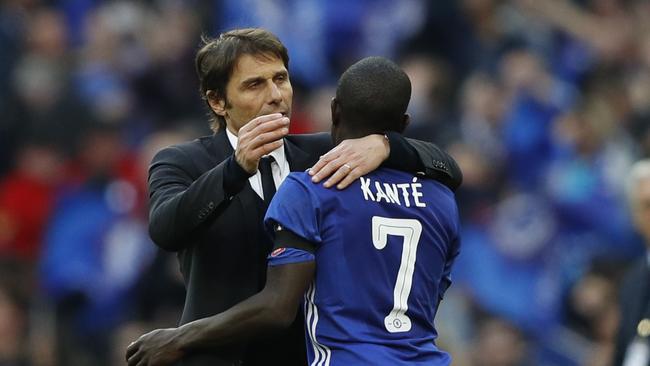Chelsea's Italian head coach Antonio Conte (L) celebrates victory with Chelsea's French midfielder N'Golo Kante.