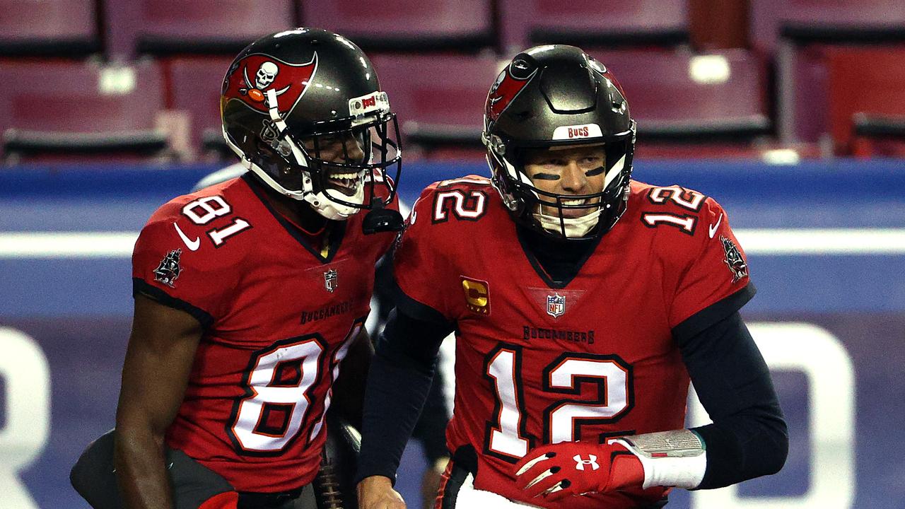 NFL Australia & NZ on X: Brady looking sharp in the new Bucs kit 