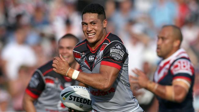 Roger Tuivasa Sheck of the Warriors about to score a try.