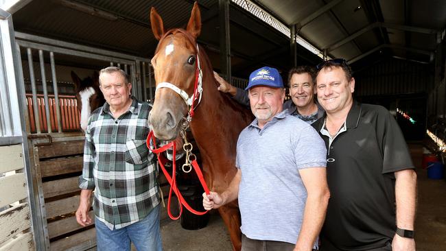 Trainer Fred Adams (left) with his $101 winner Steal A Diamond and some of the mare’s owners (from left) Lance Tuson, David Jeffries and Jason Hickson. Photo: Mike Batterham.