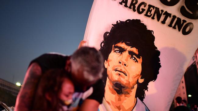 A father and her daughter mourn Diego Maradona in Buenos Aires