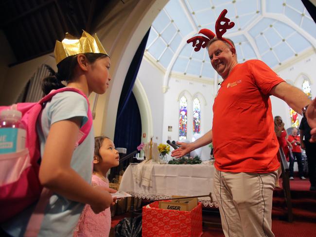 Federal Opposition Leader Anthony Albanese meets with children on Christmas Day at the Exodus Foundation in Sydney, Wednesday, December 25, 2019. (AAP Image/Steven Saphore) NO ARCHIVING