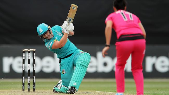 Laura Kimmince of the Heat on her way to a match-winning knock against the Sydney Sixers (Photo by Matt King/Getty Images)