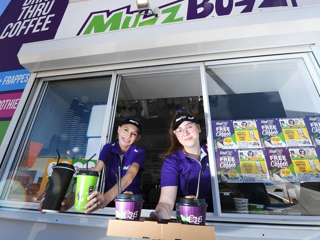 <source><s1>MuzzBuzz staff Shannon Jansz and Courtney Venturin are ready to serve free coffee today. </s1><source>Picture: Katrina Bridgeford</source></source>