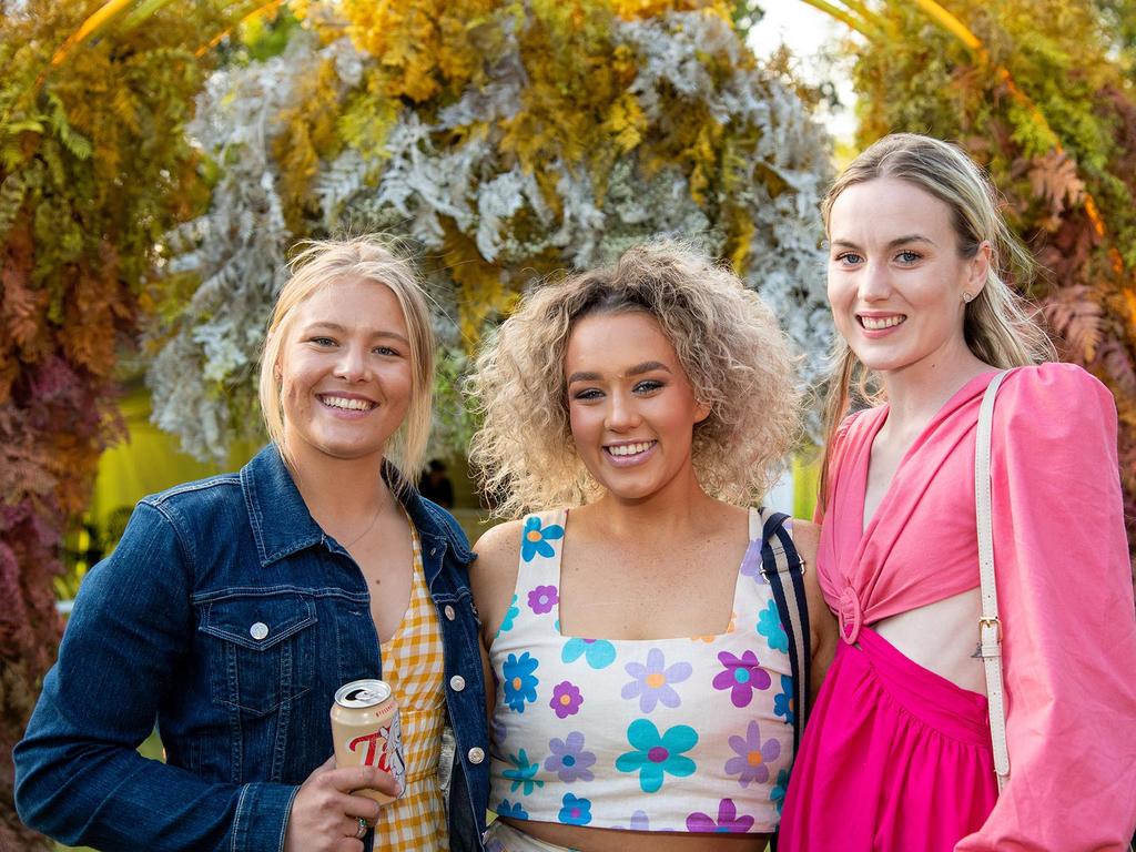 Jessica Southern, Sophie Bourne, Char-Leigh McKelvie. Festival of Food and Wine, Queens Park, Toowoomba Carnival of Flowers. Saturday September 10, 2022 Picture: Bev Lacey
