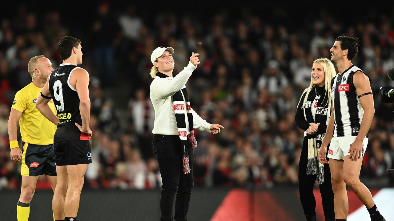 Jackson Warne and Brooke Warne do the coin toss. Photo by Quinn Rooney/Getty Images.