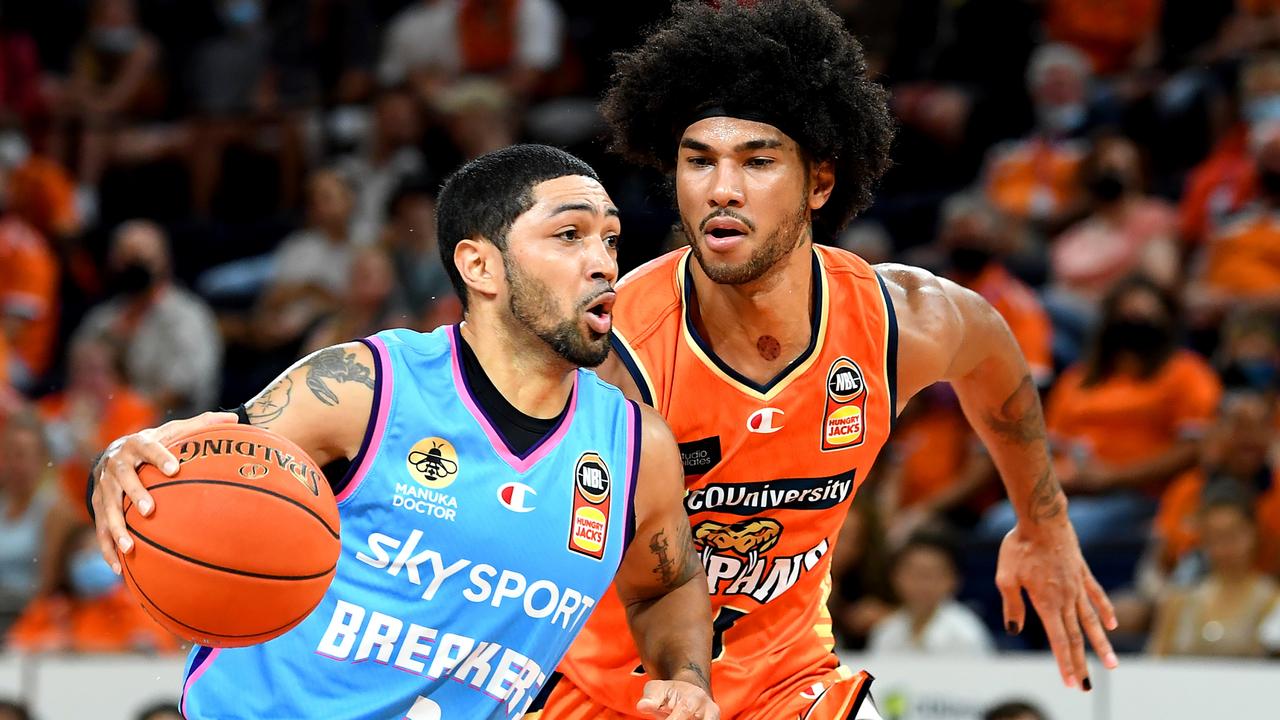 Peyton Siva of the Breakers is chased by Taipans’ Keanu Pinder. (Photo by Albert Perez/Getty Images)