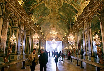 Look at me .... the Hall of Mirrors, Versailles