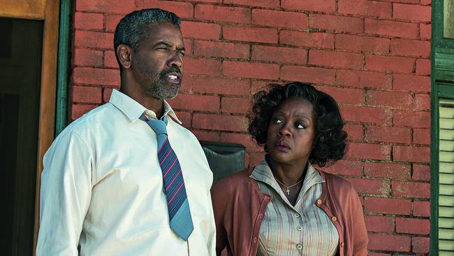 Denzel Washington and Viola Davis in Fences.