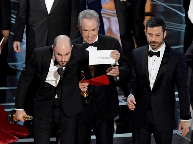 La La Land producer Jordan Horowitz holds up the winner card showing the actual Best Picture winner, alongside Warren Beatty and host Jimmy Kimmel. Picture: Kevin Winter/Getty Images