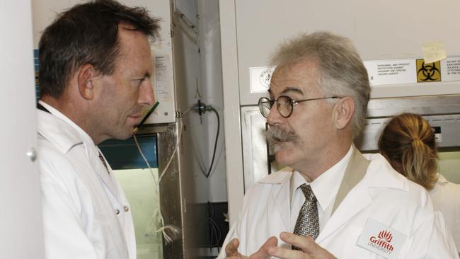 2006: Then-Health Minister Tony Abbott (L) with neurobiologist Alan Mackay-Sim.