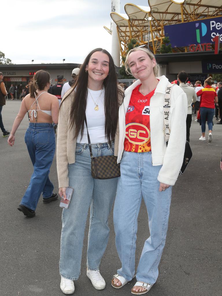 Gold Coast Suns vs. Collingwood. Sam Ryan, Tori Ryan. 29 June 2024 Carrara Picture by Richard Gosling