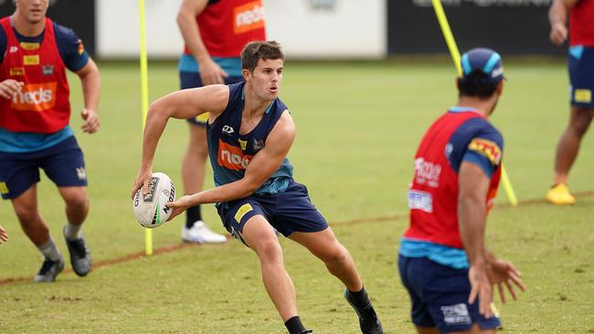 Toby Sexton training at the Gold Coast Titans. (AAP Image/Dave Hunt)