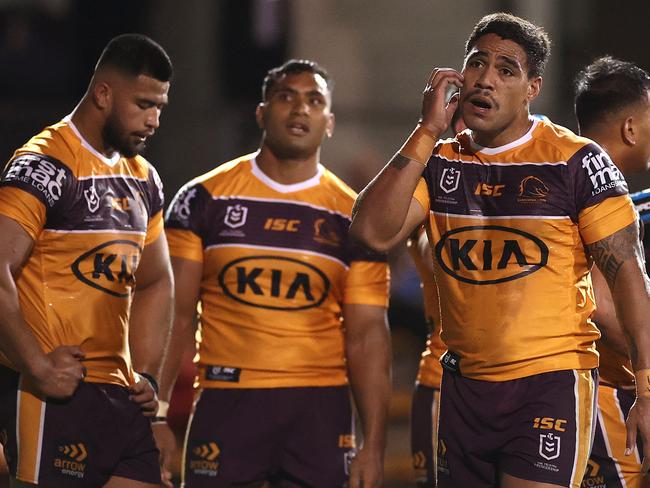 SYDNEY, AUSTRALIA - JULY 17: The Broncos look dejected during the round 10 NRL match between the Wests Tigers and the Brisbane Broncos at Leichhardt Oval on July 17, 2020 in Sydney, Australia. (Photo by Cameron Spencer/Getty Images)