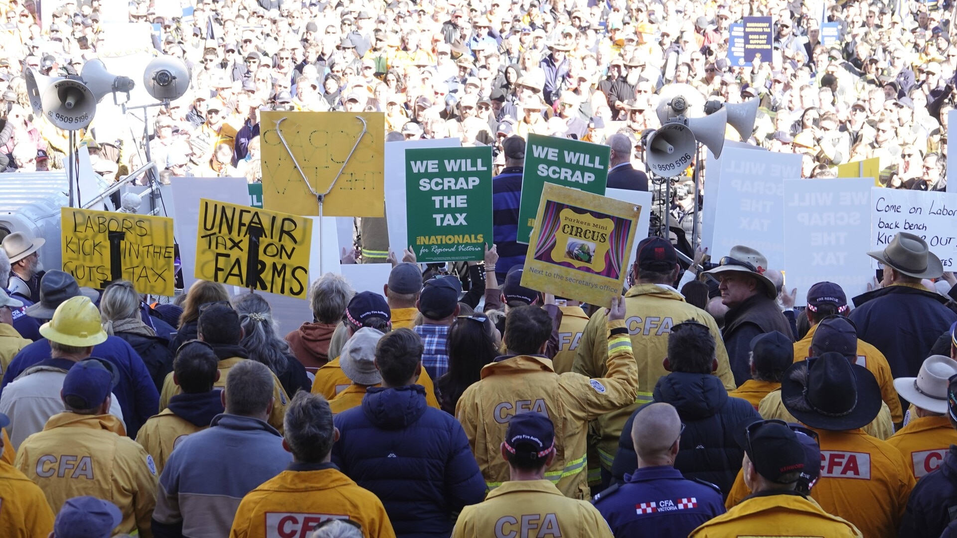 'Ridiculous' emergency services tax sparks farmer and firefighter protests in Melbourne