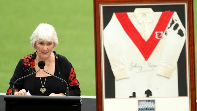 Caryl Raper speaks at the state funeral for her late husband, rugby league Immortal John Raper, at the Sydney Cricket Ground. Picture: Brendon Thorne/Getty Images