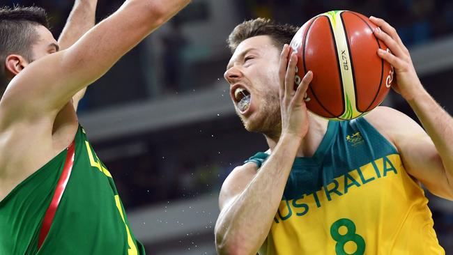 Lithuanian guard Mantas Kalnietis (L) defends Matthew Dellavedova.