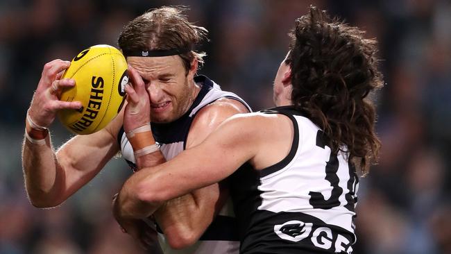 Lachie Henderson comes under pressure from Port Adelaide’s Lachlan Jones. Picture: AFL Photos via Getty Images