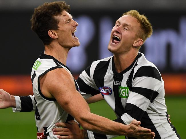 PERTH, AUSTRALIA - OCTOBER 03: Brody Mihocek and Jaidyn Stephenson of the Magpies celebrates a goal late in the game during the 2020 AFL First Elimination Final match between the West Coast Eagles and the Collingwood Magpies at Optus Stadium on October 03, 2020 in Perth, Australia. (Photo by Daniel Carson/AFL Photos via Getty Images)