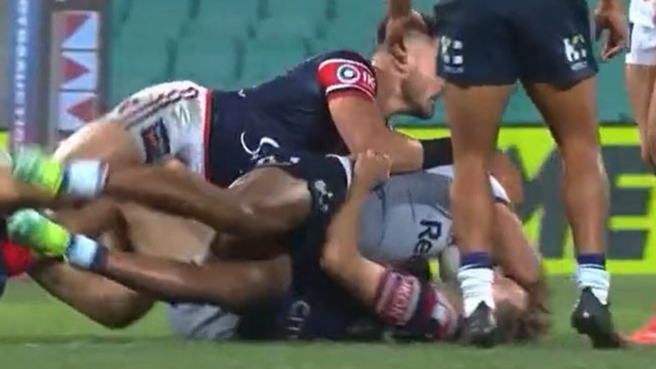 Felise Kaufusi’s elbow connects with the head of Sam Walker.