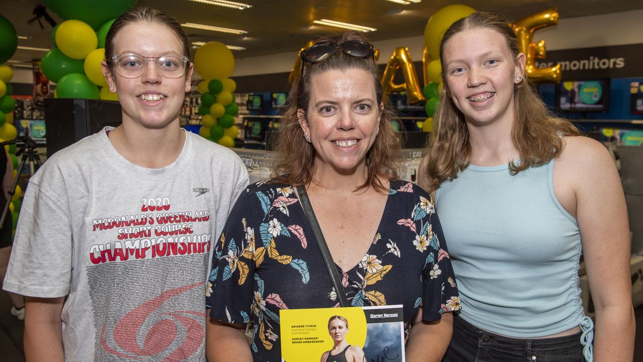 (from left) Sophie, Lauren and Ashlea Gray. Fans meet Harvey Norman Brand Ambassador and Olympic Gold Medalist Ariarne Titmus. Saturday, November 20, 2021. Picture: Nev Madsen.