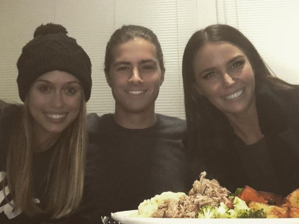 Jodi Gordon snap happy with costars Emma Victoria Lane and Travis Burns, “My neighbours fam bam... Best dinner ever.” Picture: Instagram