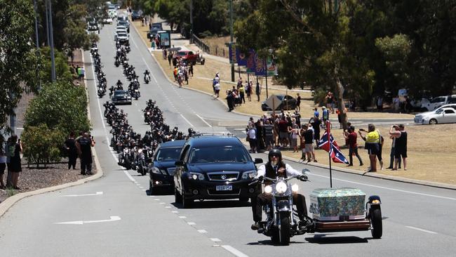 The procession arrives at Pinaroo.