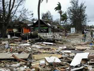 Cyclone terror as flying boats crash Australian holidays in Vanuatu ...