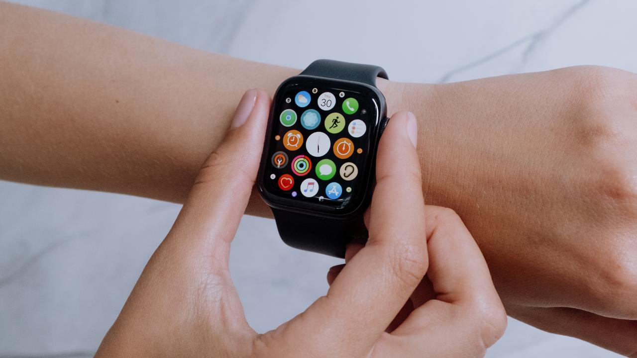 With everyone's renewed focus on health and wellbeing this year, Apple Watches are a breakout focus for shoppers this Cyber Monday. Image: Pexels.