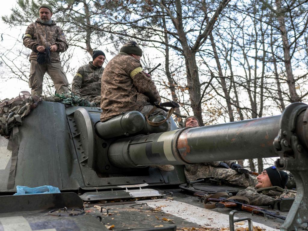 Ukrainian artillery prepare to fire towards Kherson. Picture: Bulent Kilic/AFP