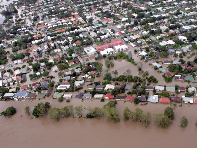 News - 13/1/11 - Brisbane flood aerials - Graceville - Photo Bruce Long Picture: Long Bruce