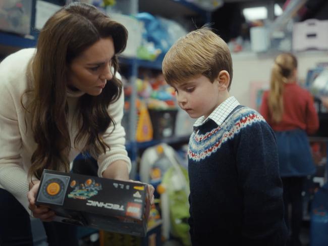 The young royal helps his mother out at a charity for families. Picture: Kensington Palace/YouTube