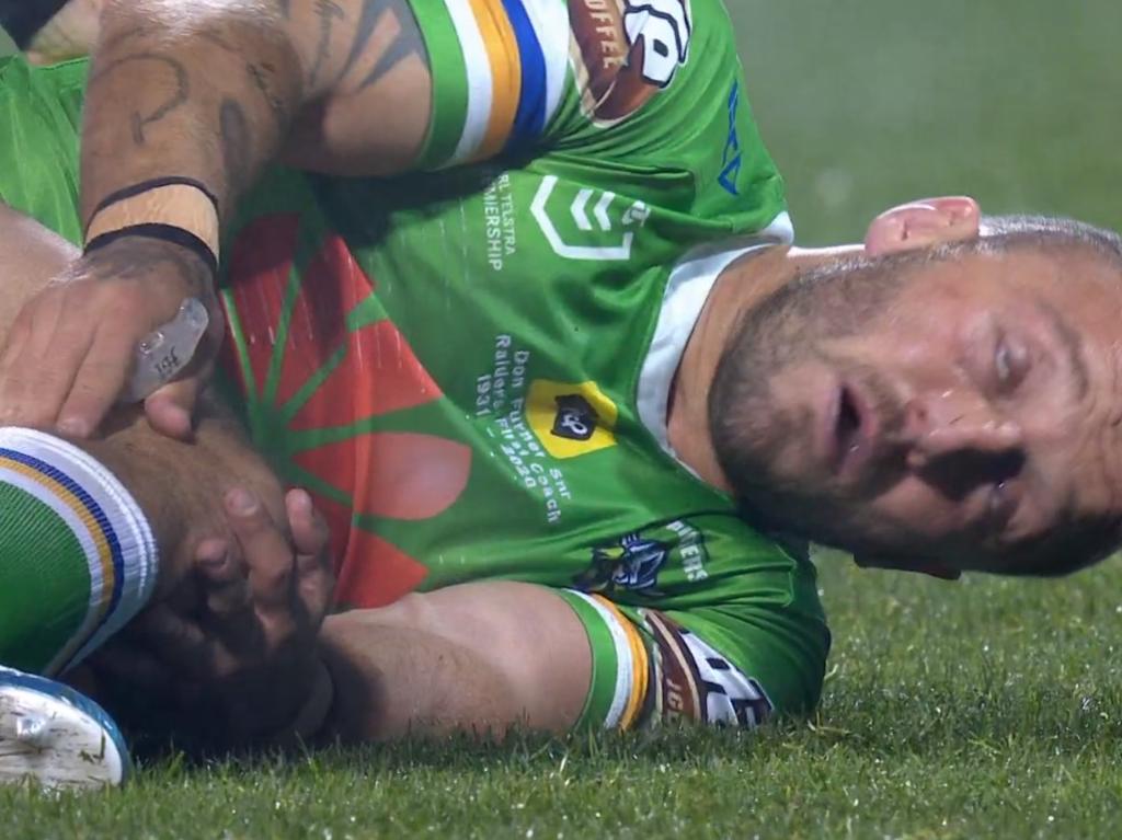 Josh Hodgson looks to have a serious knee injury