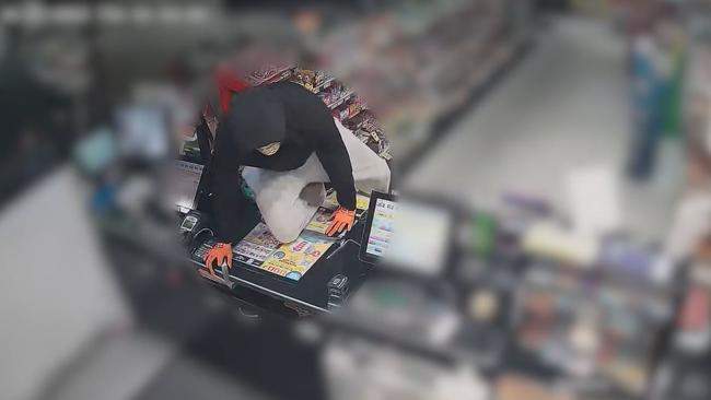 Police hunt for man who used a knife to rob a Gold Coast petrol station