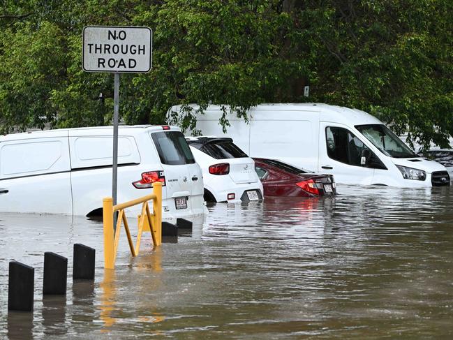 1/122024: Flash flooding in Hanlon Park , rapidly flooded around 10 cars, as police and fire and rescue  check the cars are empty, Stones Corner, Brisbane. pic: Lyndon Mechielsen/Courier Mail