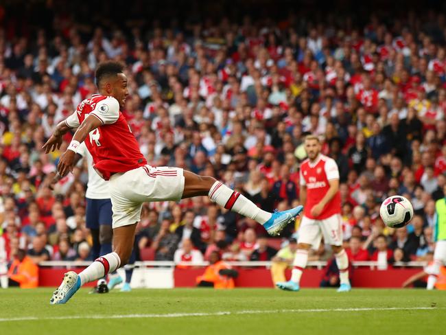 ***BESTPIX*** LONDON, ENGLAND - SEPTEMBER 01: Pierre-Emerick Aubameyang of Arsenal scores his team's second goal during the Premier League match between Arsenal FC and Tottenham Hotspur at Emirates Stadium on September 01, 2019 in London, United Kingdom. (Photo by Julian Finney/Getty Images)