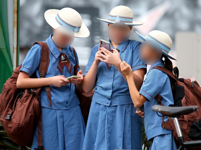 **DO NOT USE WITHOUT BLURRING** Generic picture of students on mobile phones and checking social media Brisbane Friday 3rd May 2024 Picture David Clark