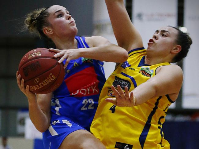 Kelly Wilson and Tahlia Tupaea during the last WNBL season.